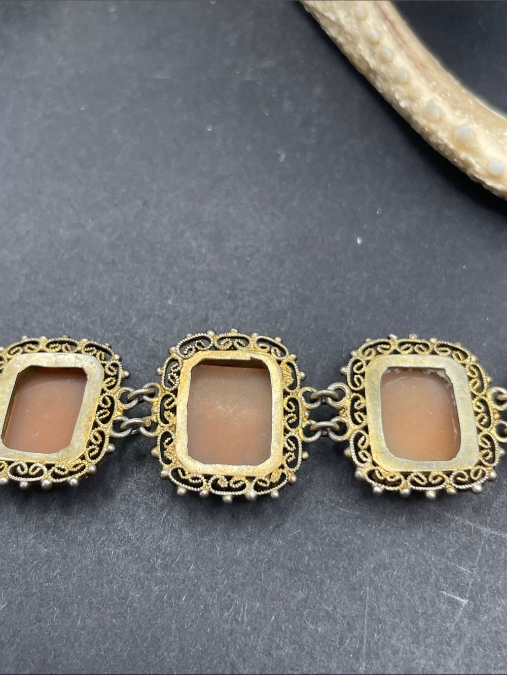 Three graces shell cameo panel vermeil bracelet vintage - Picture 8 of 10